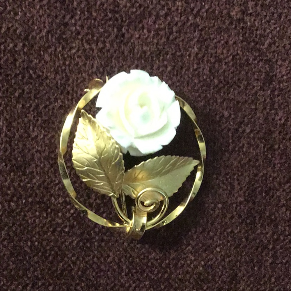 Brooch - Picture 2 of 5